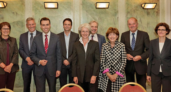 Minister Schmid mit den Mitgliedern des Rats für Innovation und Wettbewerbsfähigkeit