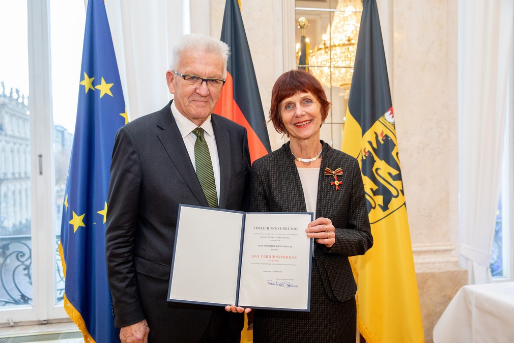 Ministerpräsident Winfried Kretschmann (l.) und Dorothee Kraus-Prause (r.) (Bild: Staatsministerium Baden-Württemberg)