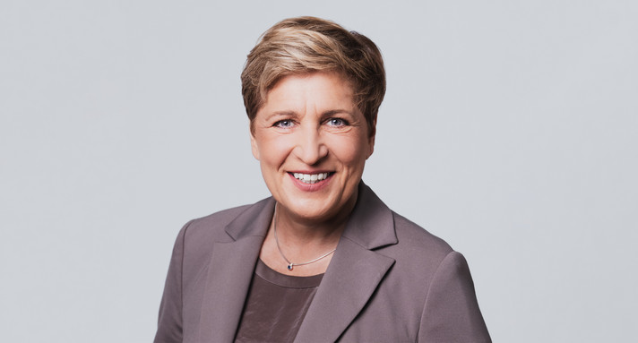 Porträtbild von Nicole Razavi