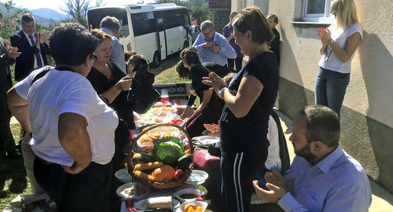Staatsministerin Theresa Schopper besucht im Rahmen ihrer Delegationsreise nach Bosnien und Herzegowina in der Gemeinde Prozor-Rama das Projekt „Erfolg steckt an! – Bosnische Landfrauen lernen voneinander“ (Bild: Staatsministerium Baden-Württemberg) 