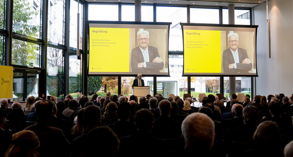 Ministerpräsident Winfried Kretschmann bei der Begrüßung