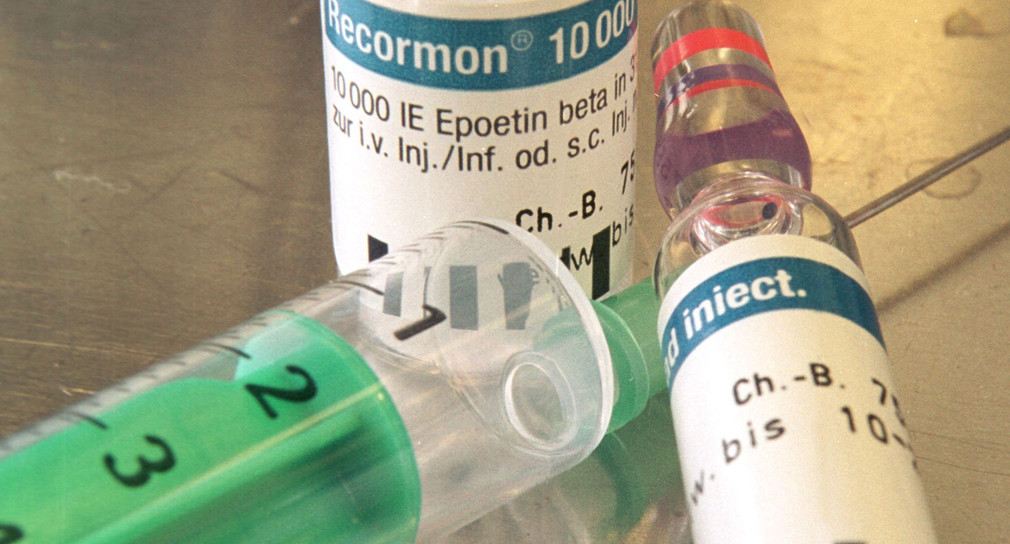 Ampullen mit dem Medikament «Recormon», das den als Dopingmittel «EPO» bekannt gewordenen Wirkstoff Erythropoietin enthält (Bild: dpa).