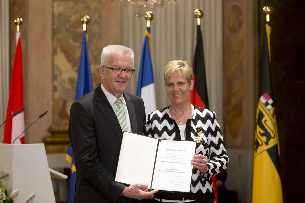 Ministerpräsident Winfried Kretschmann (l.) und Christiane Eichenhofer (r.)