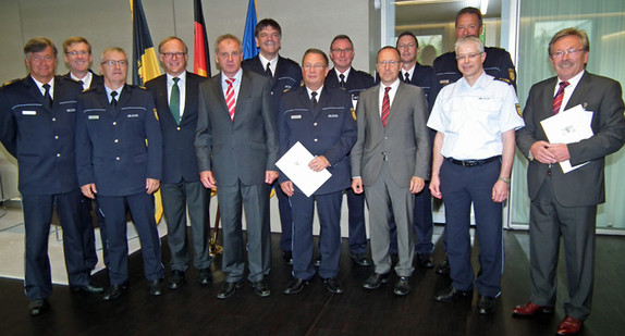 Innenminister Gall mit den neu ernannten Polizeipräsidenten, Landespolizeipräsident Klotter und Inspekteur der Polizei Werner.