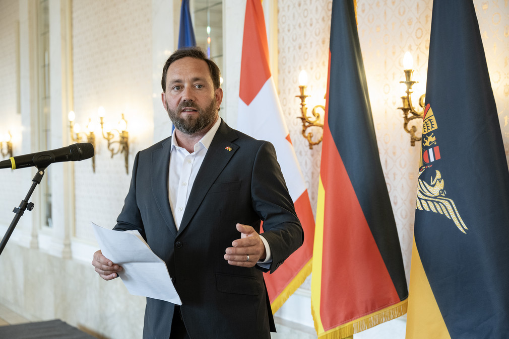 Staatssekretär Florian Hassler eröffnet das Zukunftsforum zur Fortschreibung der Schweiz-Strategie des Landes. 