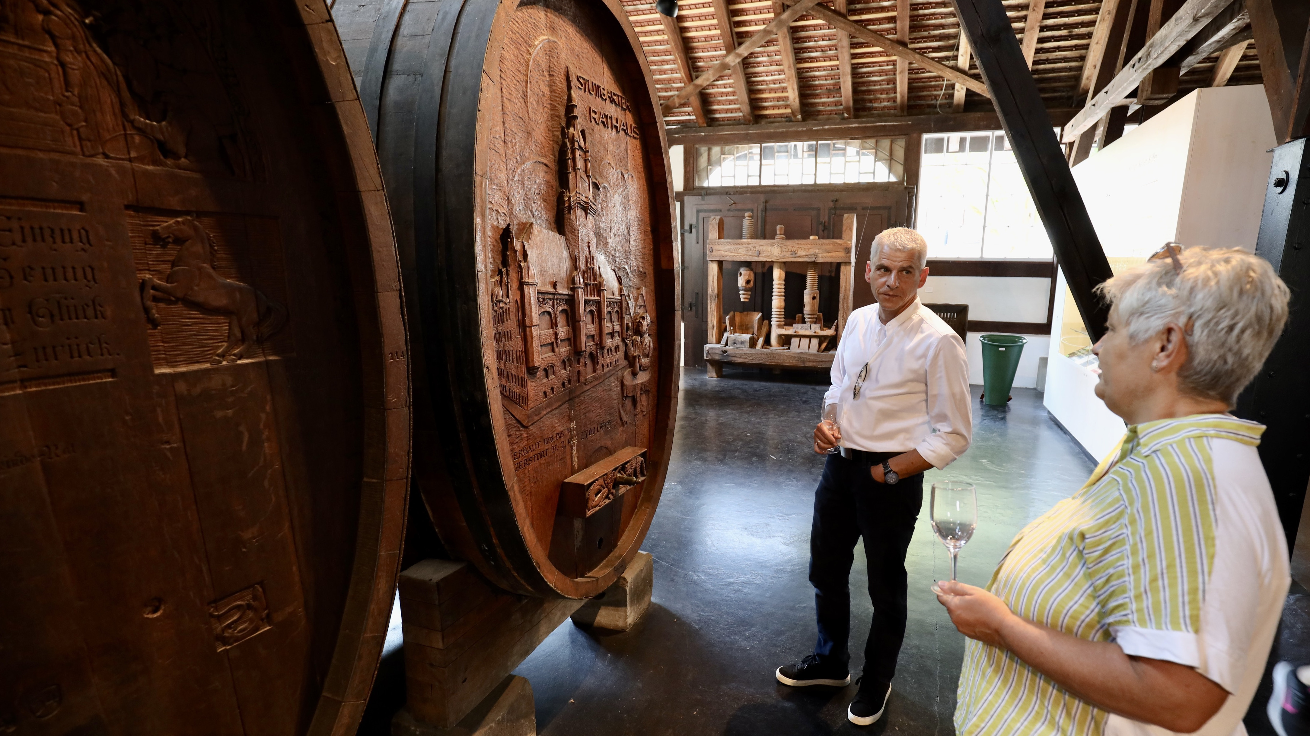 Staatssekretär Rapp zu Besuch im Weinbaumuseum in Stuttgart-Uhlbach