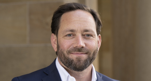 Porträtbild von Florian Haßler