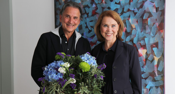 Tamas Detrich und Petra Olschowski bei Vertragsunterzeichnung