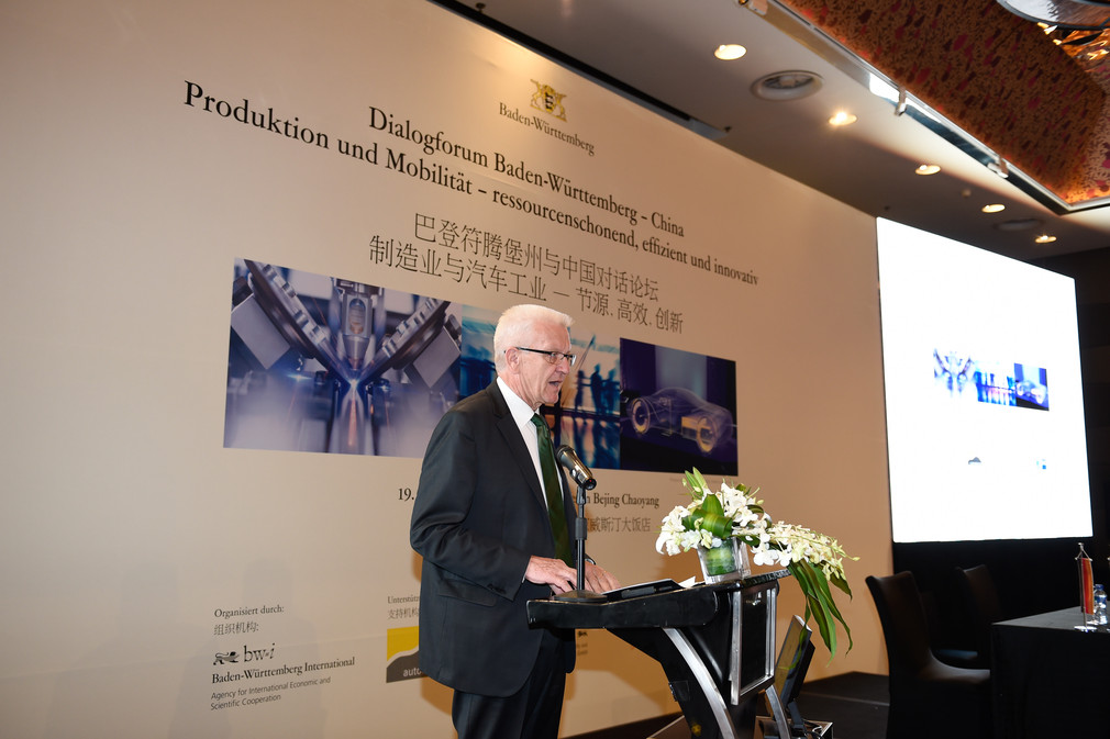Ministerpräsident Winfried Kretschmann spricht beim „Dialogforum Baden-Württemberg - China. Produktion und Mobilität: ressourcenschonend, effizient und innovativ“