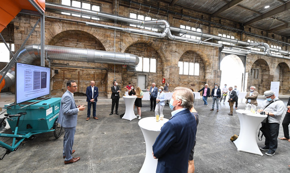 Termin im Recyclingpark Neckartal in Stuttgart, im Rahmen der Sommerreise „Umweltschutz, CO²-neutrale Produktion und Recycling: Baden-Württembergs Wirtschaft auf dem Weg zur nachhaltigen Produktion“