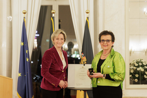 Verleihung Wirtschaftsmedaille 2022 - Ministerin Dr. Nicole Hoffmeister-Kraut und Lulu Schiffler-Betz