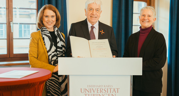 von links nach rechts: Wissenschaftsministerin Petra Olschowski, Prof. Dr. Gerhard Huisken, Prof. Dr. Karla Pollmann (Rektorin der Eberhard Karls Universität Tübingen)