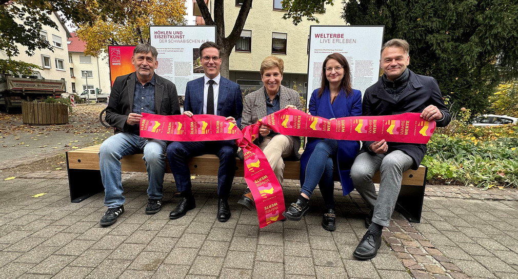 v.l. Präsident des Landesamts für Denkmalpflege Prof. Dr. Claus Wolf, Manuel Hagel MdL, Ministerin Nicole Razavi MdL, Ronja Kemmer MdB, Bürgermeister Jörg Seibold
