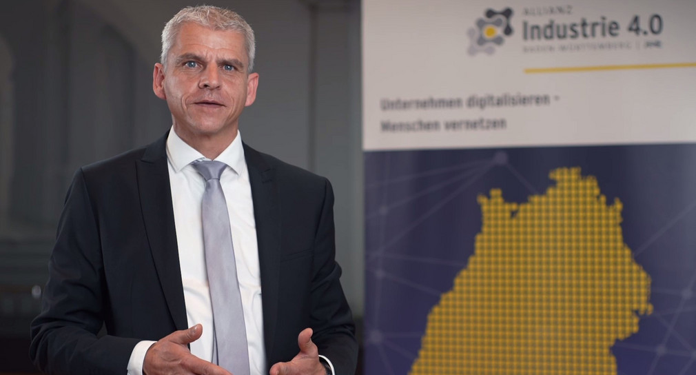 Wirtschaftsstaatssekretär bei der Preisverleihung der Leuchtturmprojekte Industrie 4.0 in Baden-Württemberg