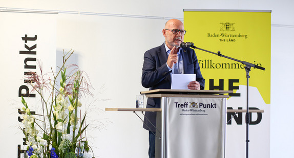 Verkehrsminister Winfried Hermann bei seiner Eröffnungsrede der Ausstellungsperiode des Verkehrsministeriums auf der Bundesgartenschau in Mannheim.