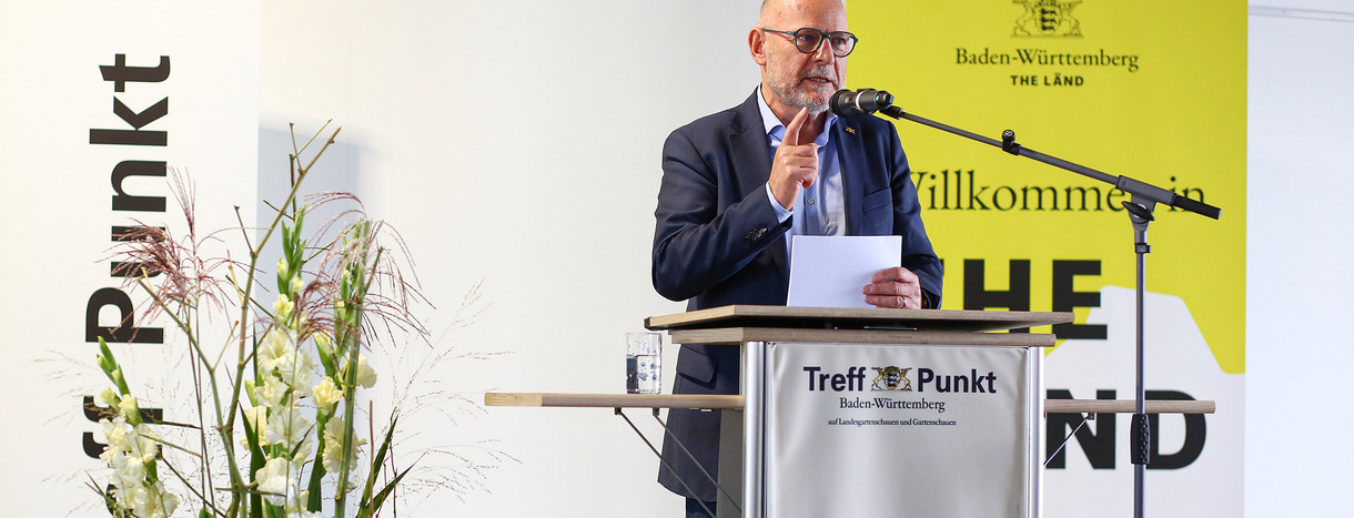 Verkehrsminister Winfried Hermann bei seiner Eröffnungsrede der Ausstellungsperiode des Verkehrsministeriums auf der Bundesgartenschau in Mannheim.