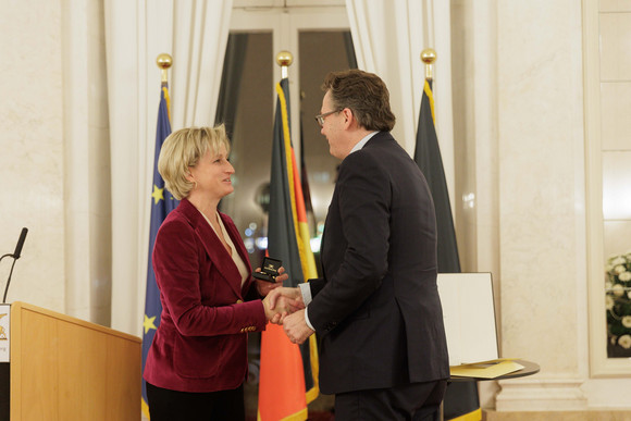 Verleihung Wirtschaftsmedaille 2022 - Ministerin Dr. Nicole Hoffmeister-Kraut und Dr. Alexander C. Müller-Vivil