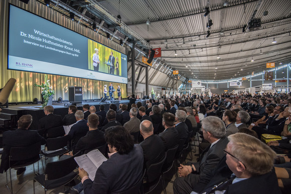 Start-Up-Gipfel BW Start-Up Gipfel Baden-Württemberg am 14. Juli 2017 Start Up Gipfel der Landesregierung auf der Landesmesse Stuttgart