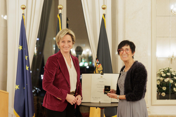 Verleihung Wirtschaftsmedaille 2022 - Ministerin Dr. Nicole Hoffmeister-Kraut und Roswitha Keppler