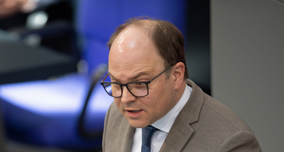 Alexander Föhr spricht im Deutschen Bundestag.