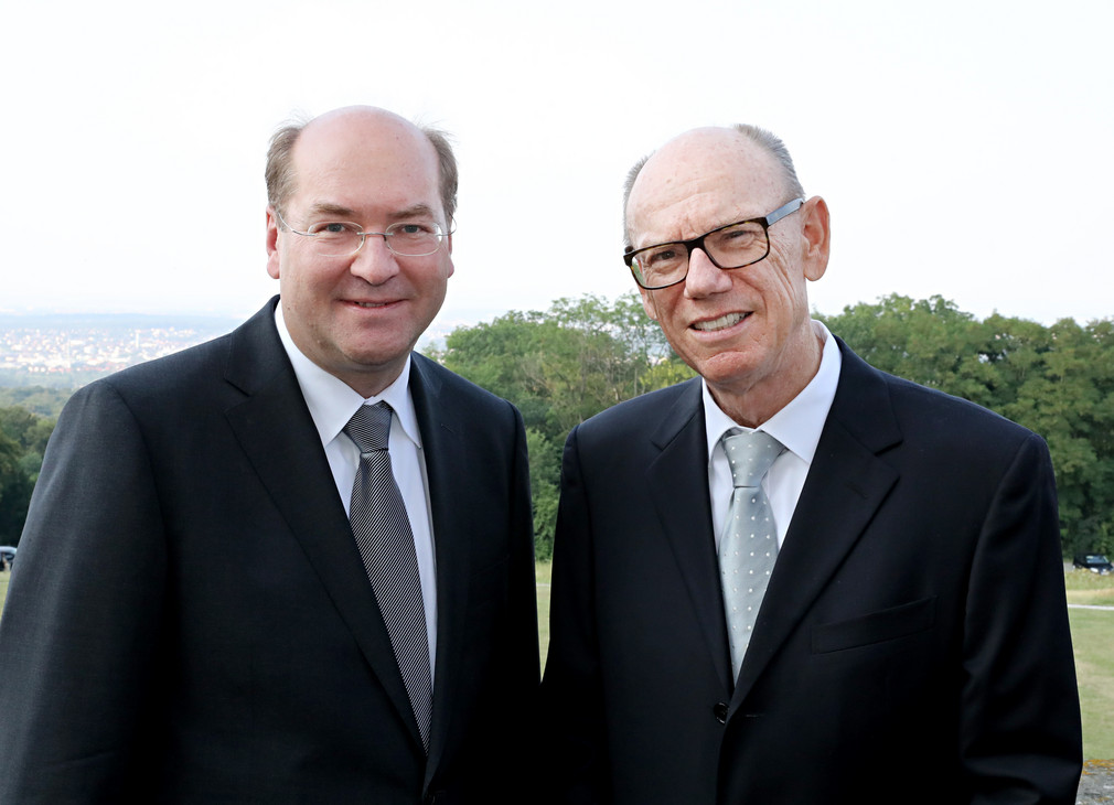 Justiz Eberhard Stilz als Präsident des Verfassungsgerichtshofs verabschiedet Dr. Malte Graßhof (l.) und Eberhard Stilz (r.)