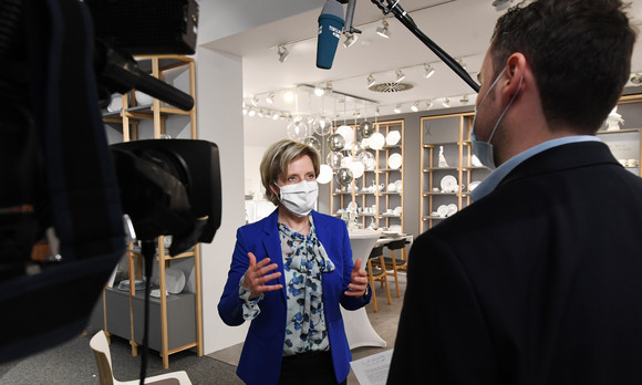 Besuch Wirtschaftsministerin informiert sich über die aktuelle Situation des Einzelhandels im Land Besuch Tritschler und Breuninger