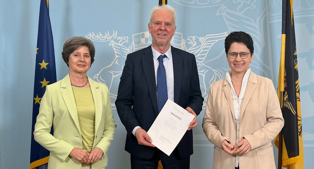 von links nach rechts: Die Vizepräsidentin des Landessozialgerichts, Bettina Seidel, der Präsident des Sozialgerichts Freiburg, Winfried Stephan, und die Ministerin der Justiz und für Migration, Marion Gentges