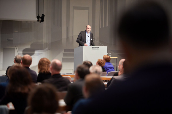Landesentwicklung Veranstaltung zum Flächensparziel Dr. Ansgar Schmitz-Veltin, Leiter des Referats „Raumbeobachtung“ im Ministerium für Landesentwicklung und Wohnen, zu aktuellen Befunden aus der Raumbeobachtung