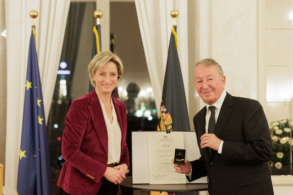 Verleihung Wirtschaftsmedaille 2022 - Ministerin Dr. Nicole Hoffmeister-Kraut und Herbert Baur 