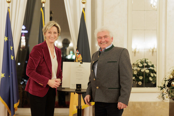 Verleihung Wirtschaftsmedaille 2022 - Ministerin Dr. Nicole Hoffmeister-Kraut und Bruno Kaiser