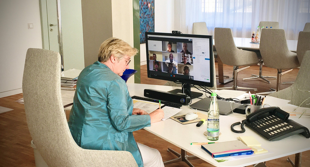 Wissenschaftsministerin Theresia Bauer bei der Videokonferenz (Foto: MWK)