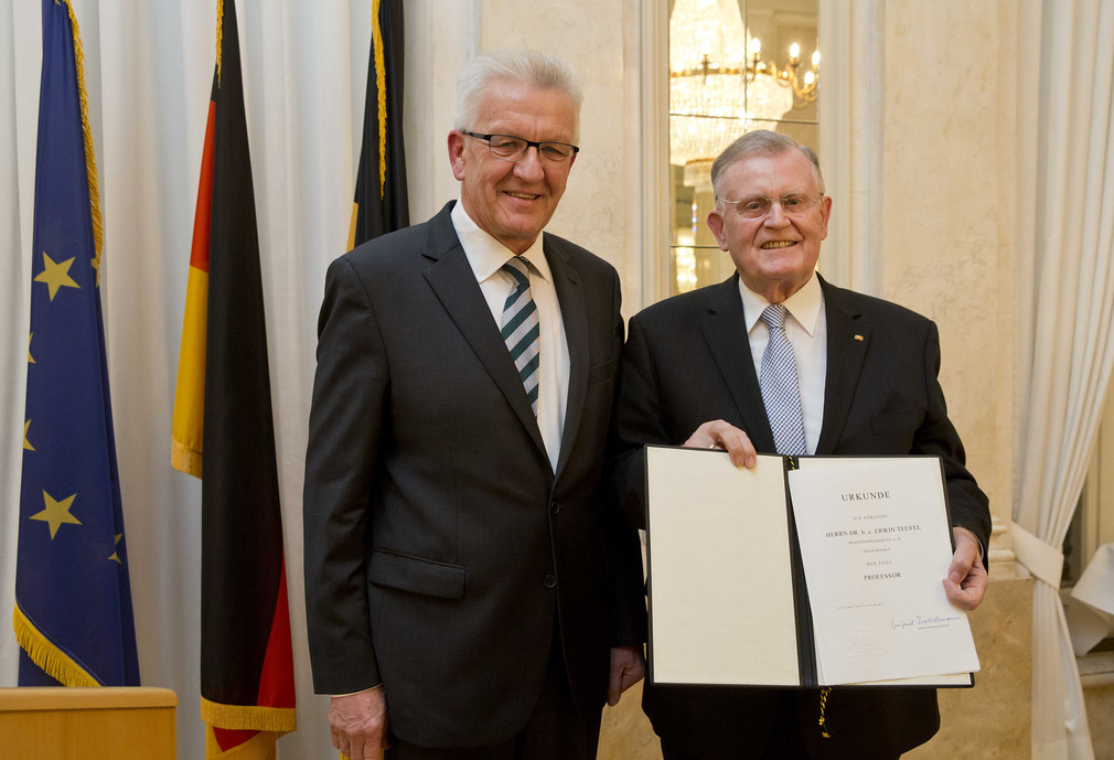 Ministerpräsident Winfried Kretschmann (l.) und Ministerpräsident a. D. Professor Dr. h. c. Erwin Teufel (r.)