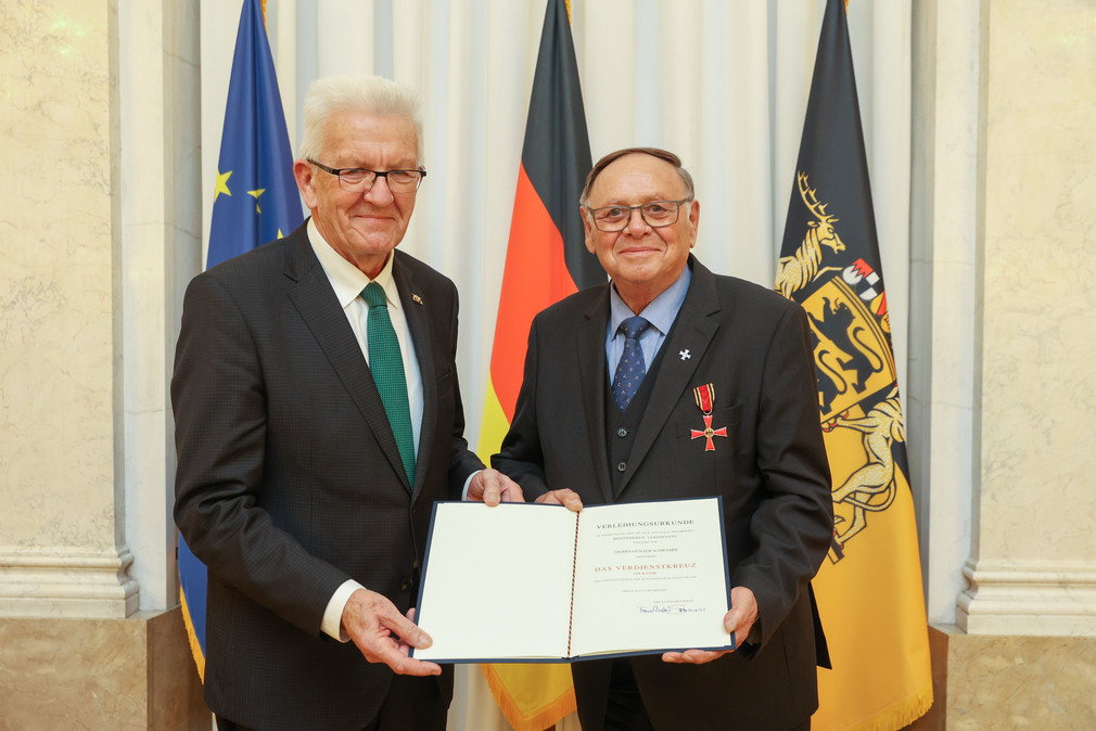 Ministerpräsident Winfried Kretschmann (l.) und Günter Schramm (r.)