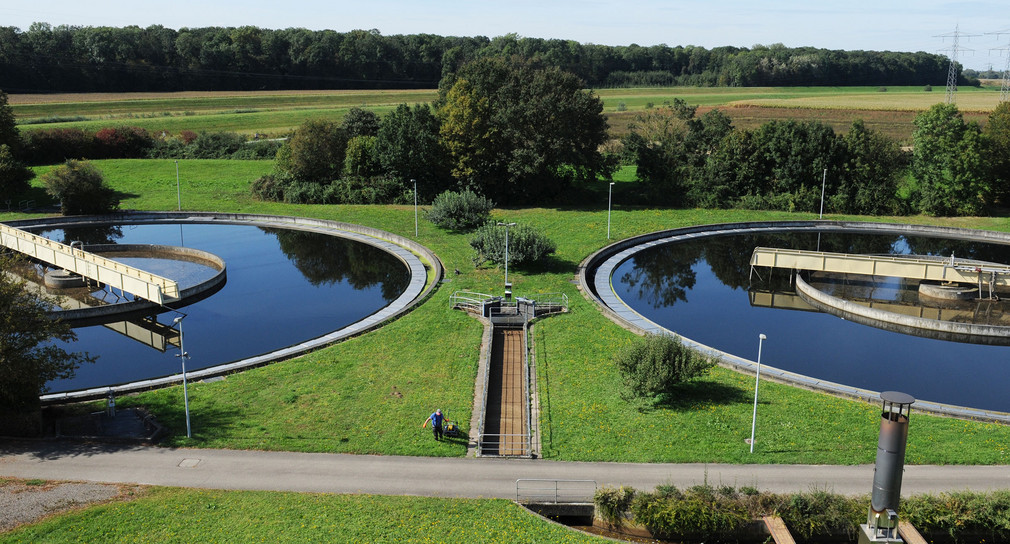 Kläranlage des Abwasserzweckverbandes Raum Offenburg bei Griesheim (Symbolbild: © dpa).