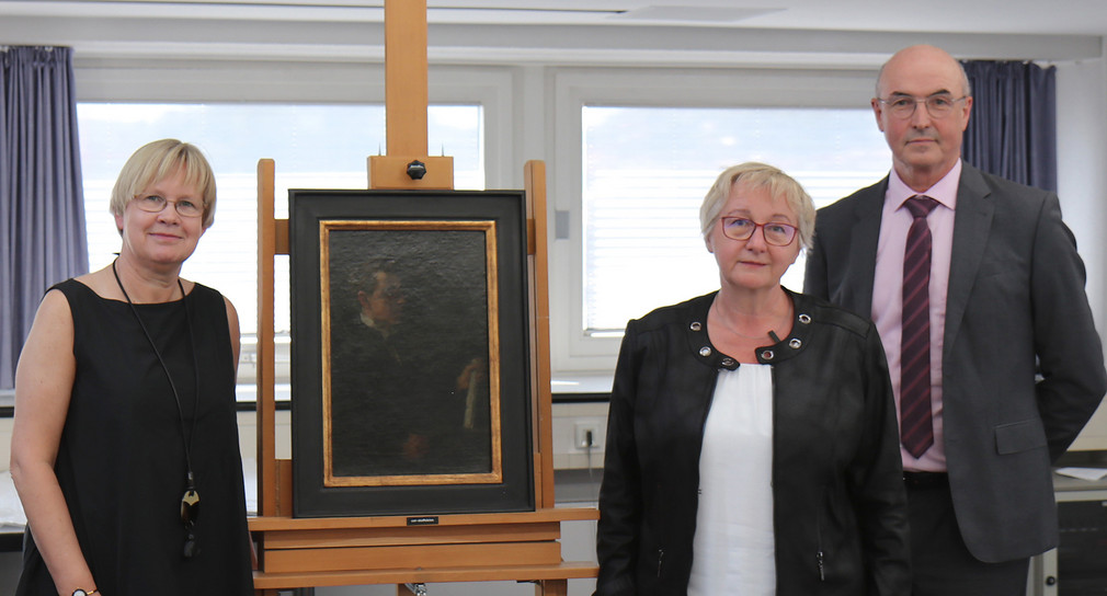 v.l.n.r.: Rechtsanwältin Dr. Imke Gielen, Wissenschaftsministerin Theresia Bauer und Prof. Dr. Frieder Hepp, Direktor des Kurpfälzischen Museums Heidelberg