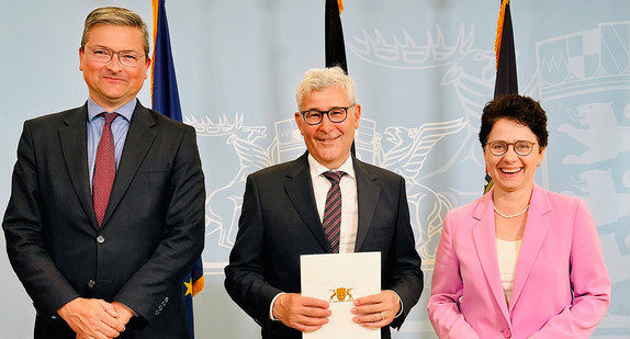 von links nach rechts: Vizepräsident des Oberlandesgerichts Karlsruhe, Holger Radke; Präsident des Landgerichts Freiburg, Andreas Neff und Ministerin der Justiz und für Migration, Marion Gentges