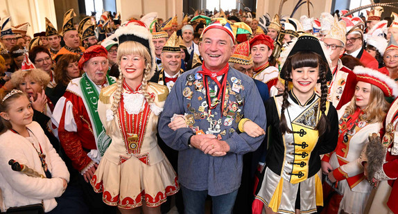 Innenminister Thomas Strobl (Mitte) beim Empfang für die Karnevals- und Fasnachtsvereine des Landes 