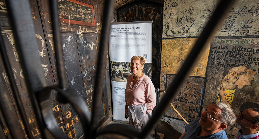Ministerin Nicole Razavi MdL besucht den Studentenkarzer in Heidelberg