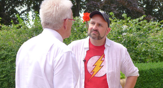 Der schwäbische Sprachkünstler, Regisseur und Filmproduzent Dominik Kuhn alias Dodokay trifft auf Ministerpräsident Winfried Kretschmann.