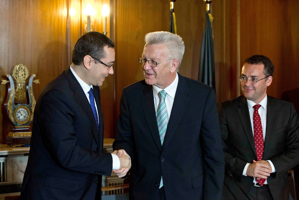 v.l.n.r.: der Premierminister von Rumänien, Victor-Viorel Ponta, Ministerpräsident Winfried Kretschmann und Europaminister Peter Friedrich