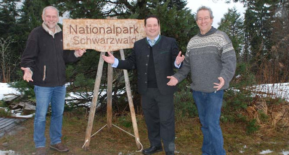 Naturschutzminister Alexander Bonde (Mitte) mit den beiden Leitern des Nationalparks, Wolfgang Schlund und Thomas Waldenspuhl