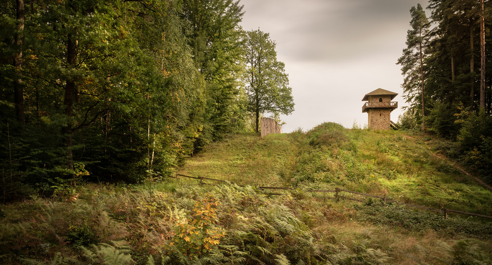 Limesrekonstruktion mit Limeswachturm auf dem Heidenbuckel in Großerlach-Grab