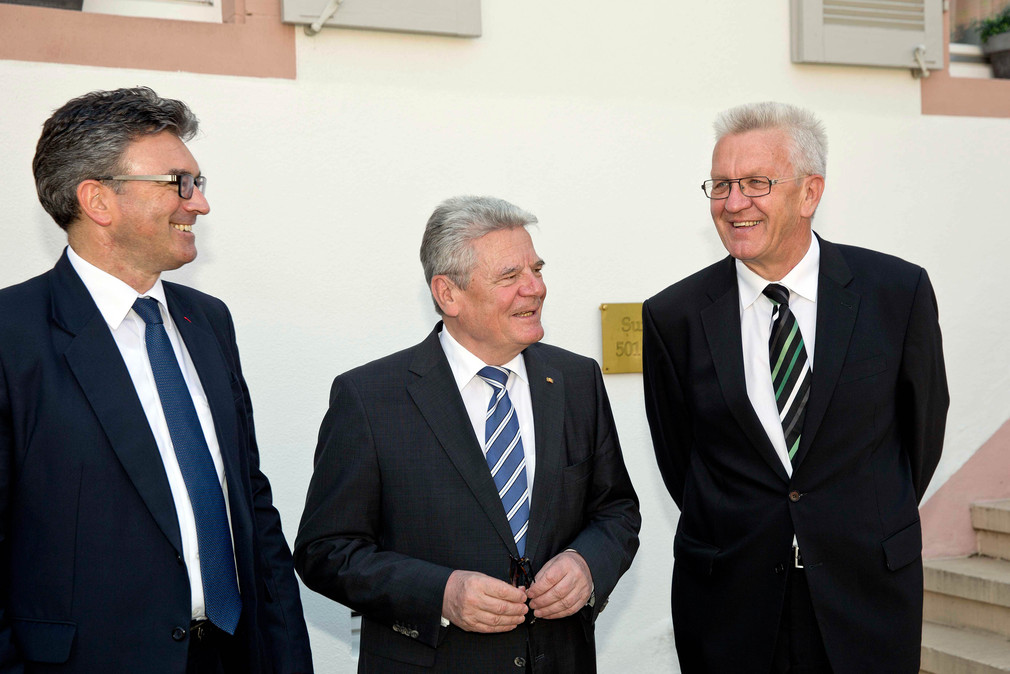 v.l.n.r.: der Freiburger OB Dieter Salomon, Bundespräsident Joachim Gauck und Ministerpräsident Winfried Kretschmann