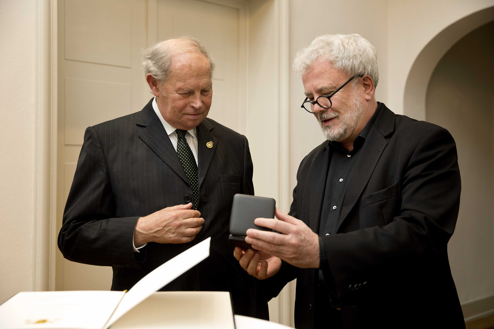 Garry Fabian (l.) und Staatssekretär Klaus-Peter Murawski (r.)