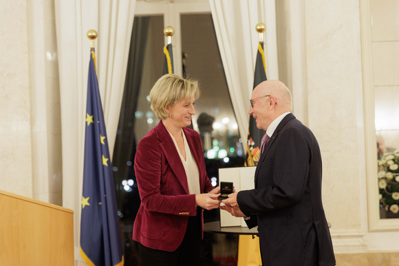 Verleihung Wirtschaftsmedaille 2022 - Ministerin Dr. Nicole Hoffmeister-Kraut und Wolfgang Renner