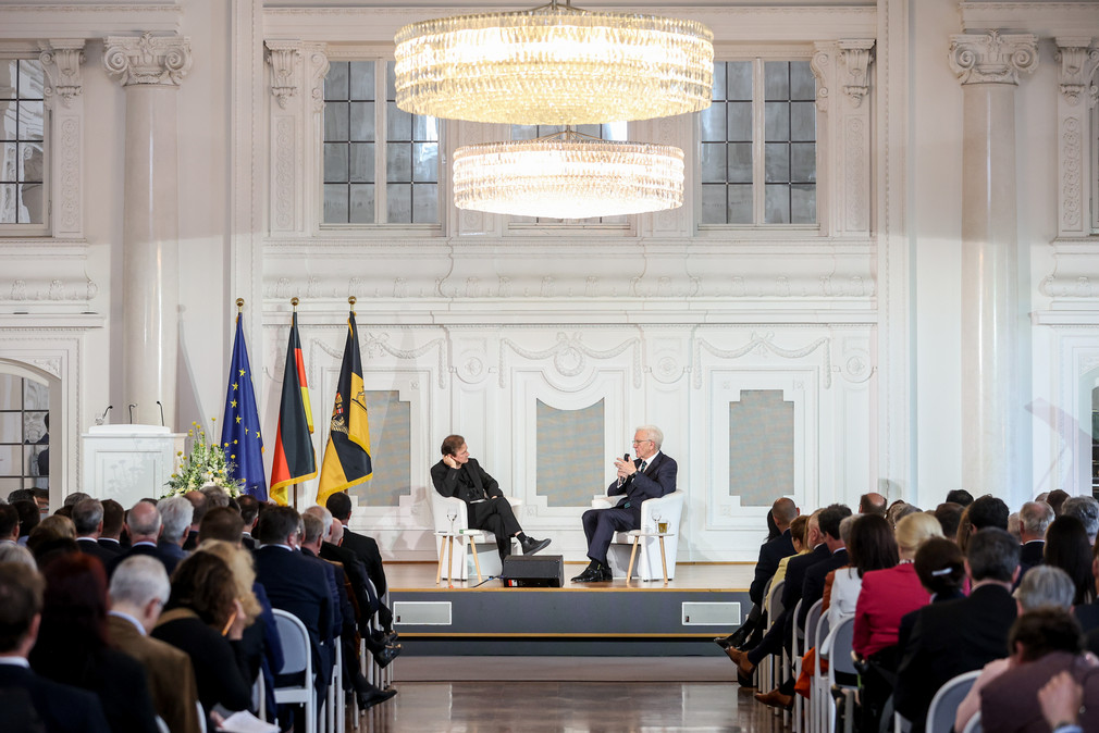 Podiumsgespräch mit Ministerpräsident Kretschmann (rechts) und taz-Chefreporter Peter Unfried (links)