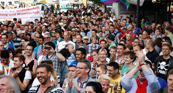 CSD Menschenmenge (© CSD Stuttgart e.V.)