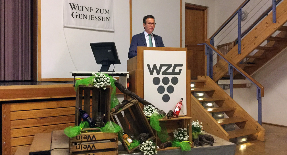 Minister Peter Hauk MdL sprach auf der Generalversammlung der Württembergischen Weingärtner-Zentralgenossenschaft e. G. (WZG) über die Bedeutung des Weinbaus und aktuelle Herausforderungen.