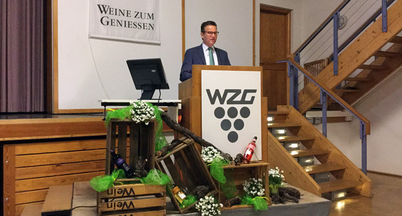 Minister Peter Hauk MdL sprach auf der Generalversammlung der Württembergischen Weingärtner-Zentralgenossenschaft e. G. (WZG) über die Bedeutung des Weinbaus und aktuelle Herausforderungen.