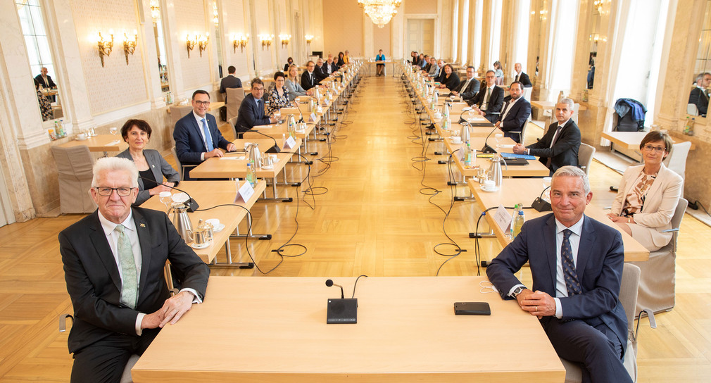 Erste Sitzung des Kabinetts nach der Regierungsbildung im Mai 2021.